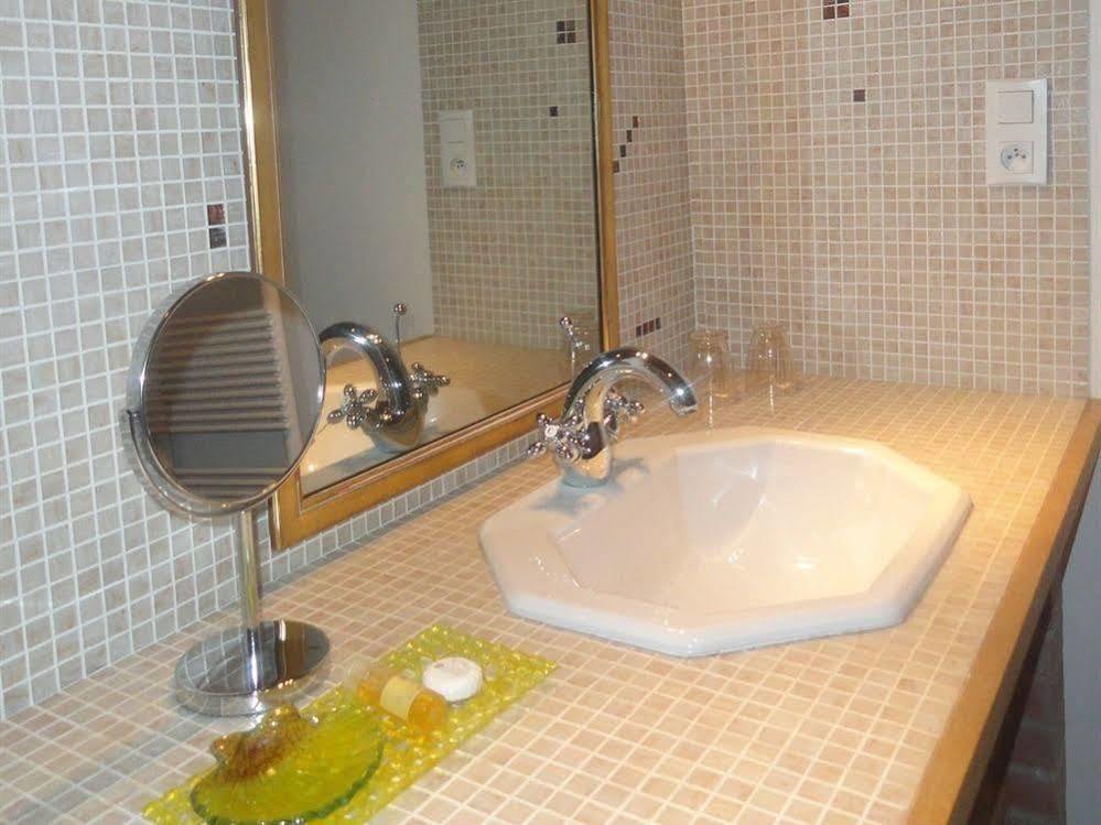 Manoir De La Branche Bed & Breakfast Maen Roch ภายนอก รูปภาพ